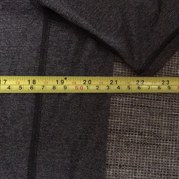 Lululemon men’s athletic shirt underarm vent hem - Picture 2 of 7